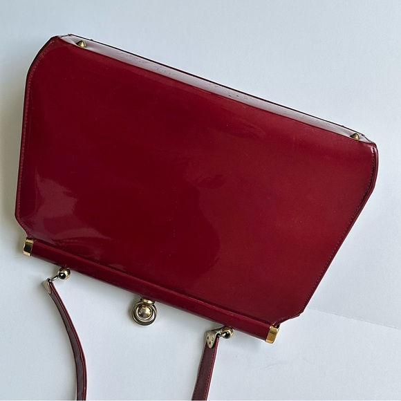 Town and Country Shoes, Vintage Red Pleather Pill Box Purse - Picture 7 of 15